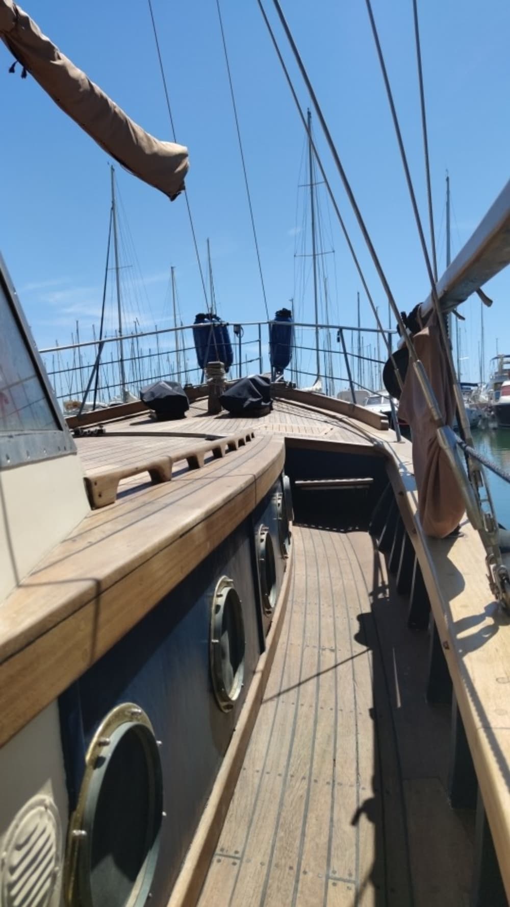 4 Stunden, um Anzio mit dem Segelboot zu entdecken