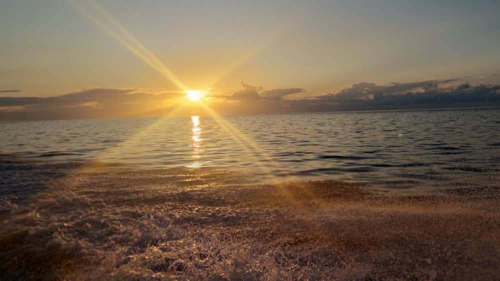 Exceptional sunset in the turquoise waters of Mauritius