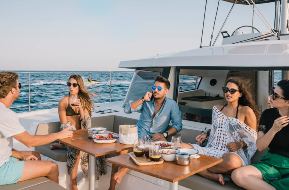 Tour de 4 horas en catamarán