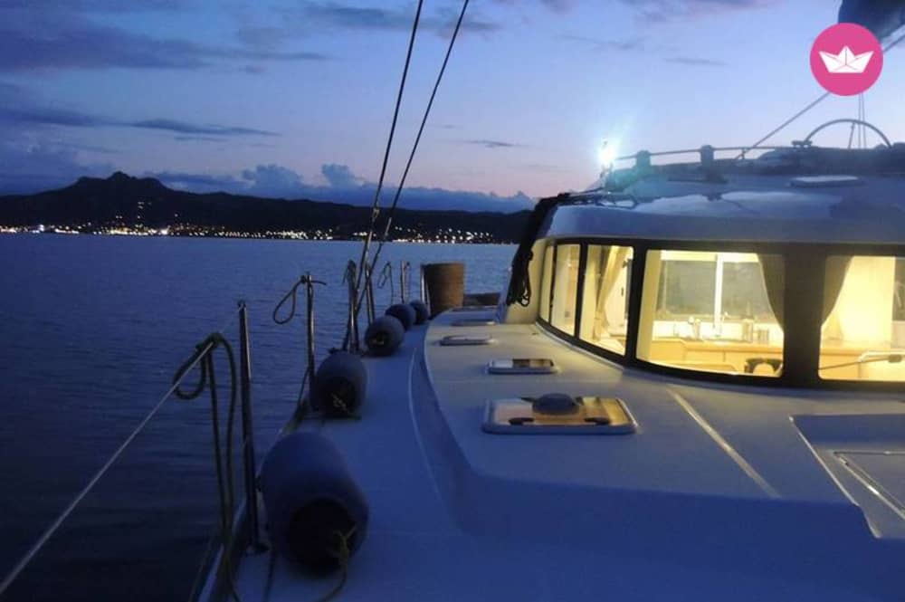 Rejs katamaranem o zachodzie słońca: zapierające dech w piersiach widoki na zatokę St. Paul’s, Vallettę i Three City