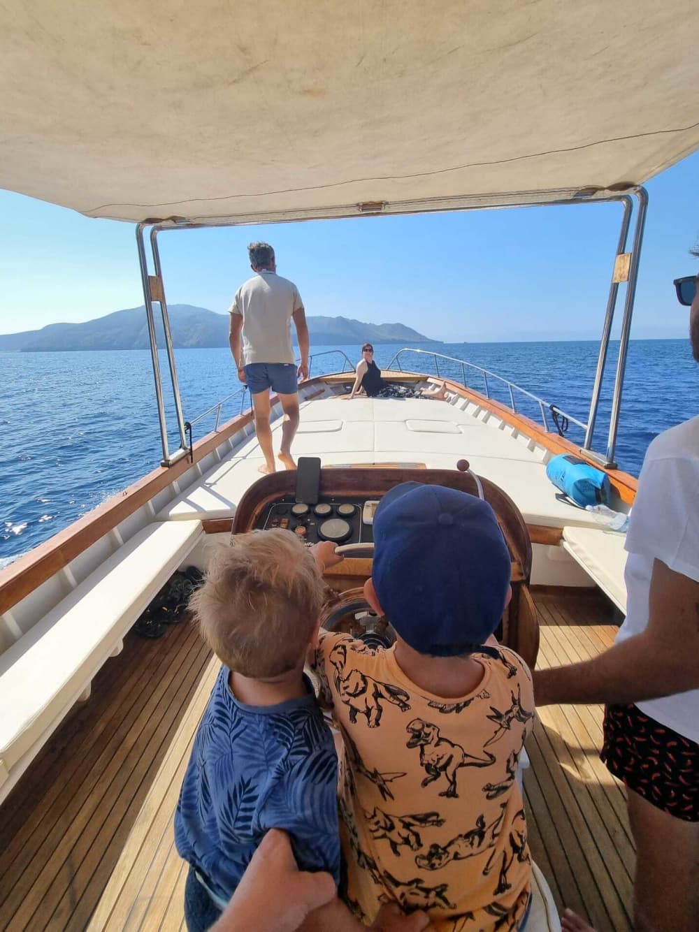 Excursió en vaixell privat per les Illes Eòlies en una llanxa de motor