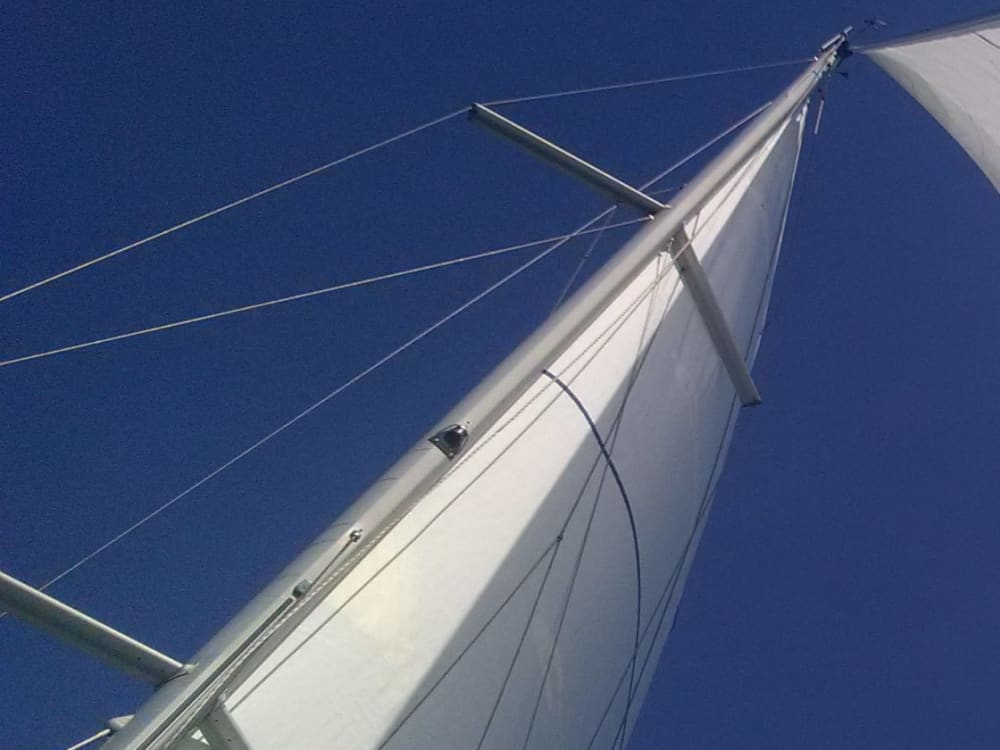 Passe 9 horas navegando ao redor de Port-de-Bouc em um veleiro.