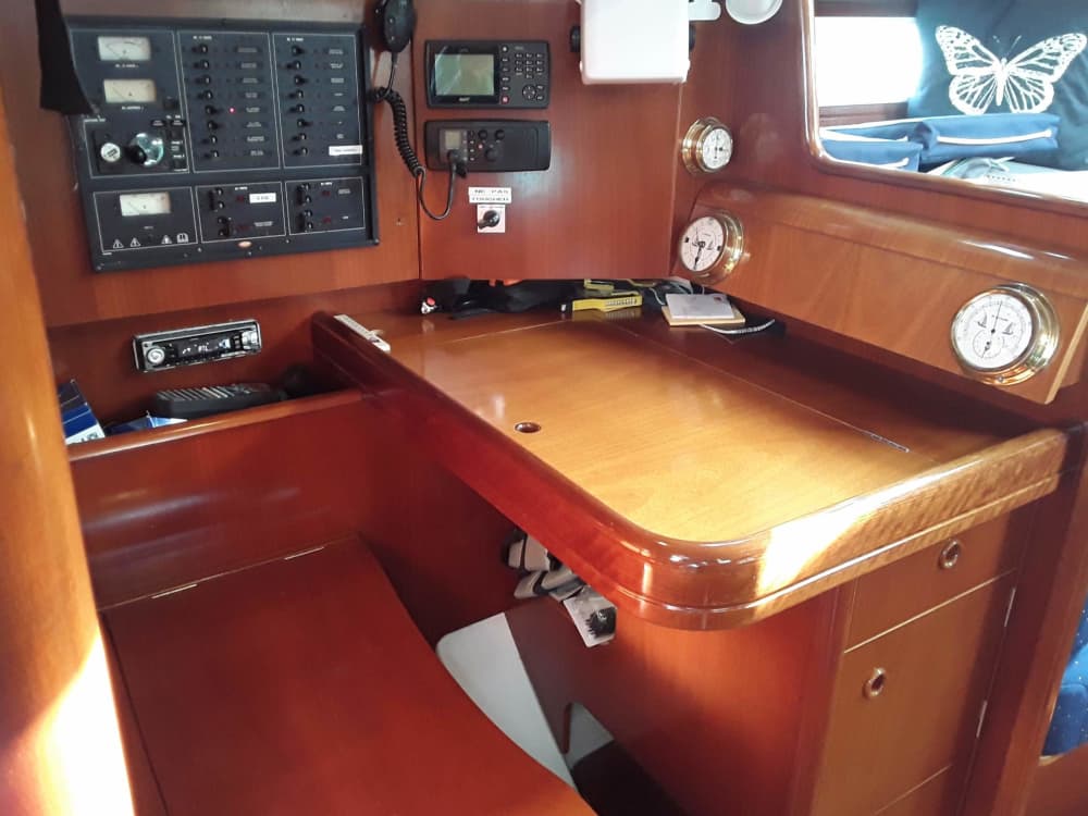 Passe 9 horas navegando ao redor de Port-de-Bouc em um veleiro.