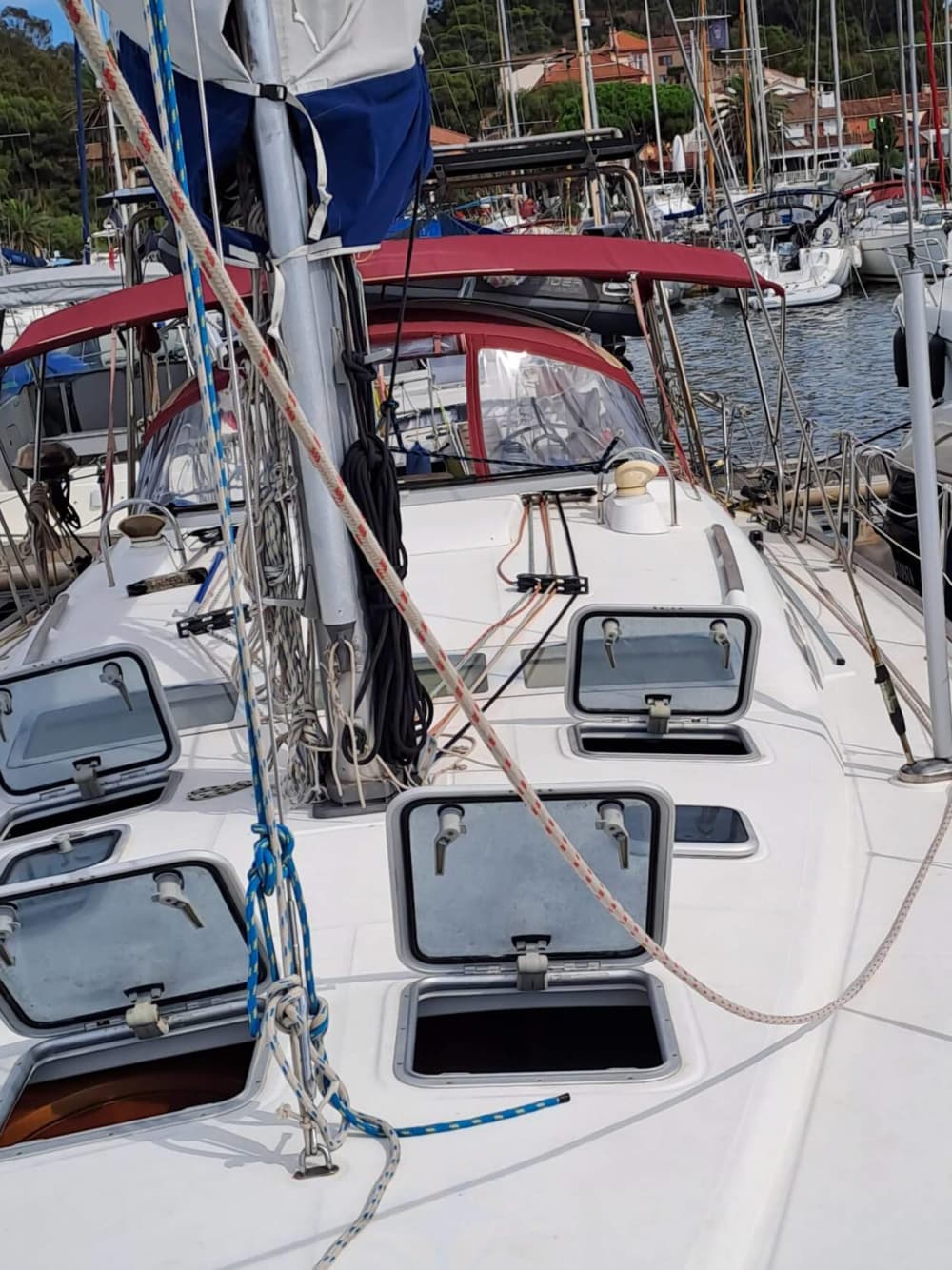 Passe 9 horas navegando ao redor de Port-de-Bouc em um veleiro.