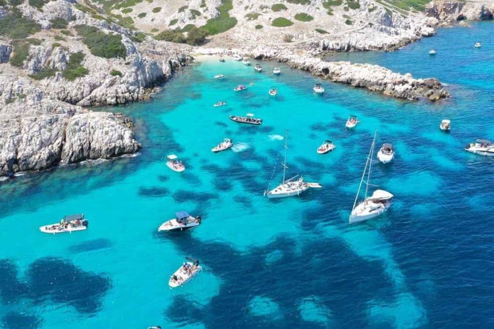 Passe 9 horas navegando ao redor de Port-de-Bouc em um veleiro.