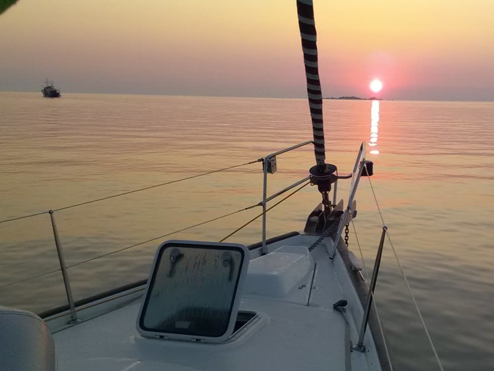 Passe 9 horas navegando ao redor de Port-de-Bouc em um veleiro.