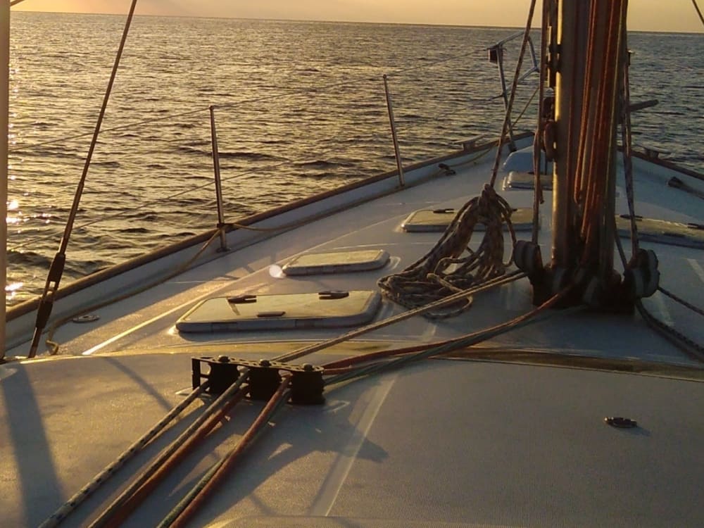 Passe 9 horas navegando ao redor de Port-de-Bouc em um veleiro.