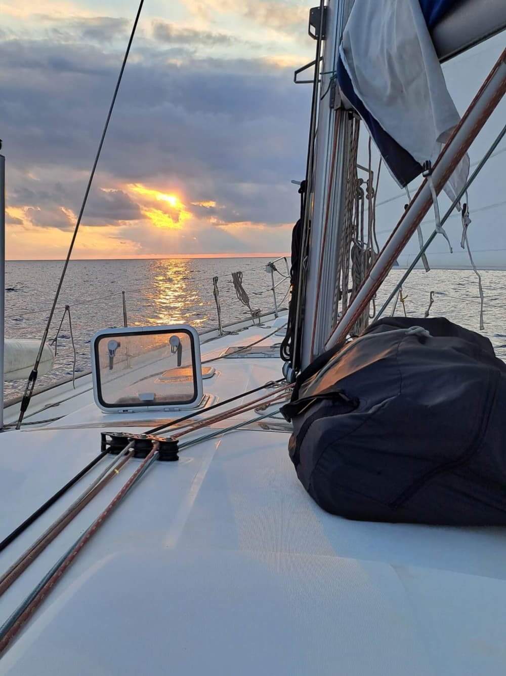 Passe 9 horas navegando ao redor de Port-de-Bouc em um veleiro.
