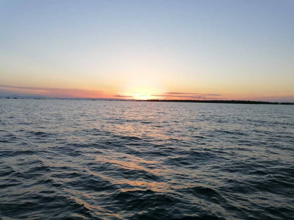 Esplora Taranto in barca: una giornata intera sull'acqua a bordo di un motoscafo.