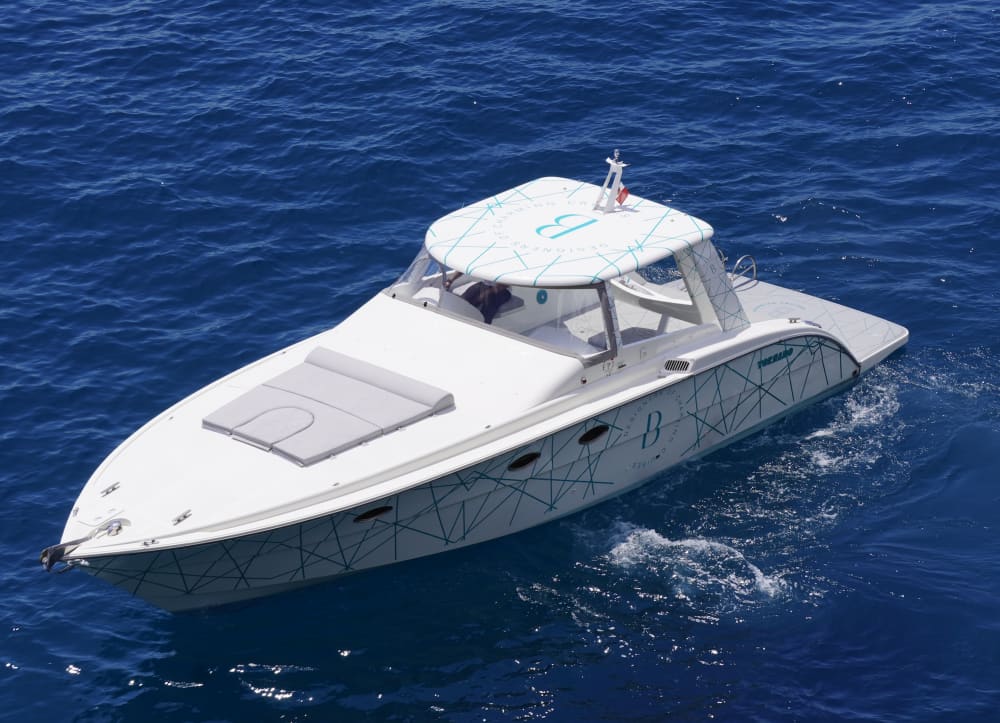 Capri: Passeio de barco privado de 7 horas com bebidas e tempo livre na ilha.