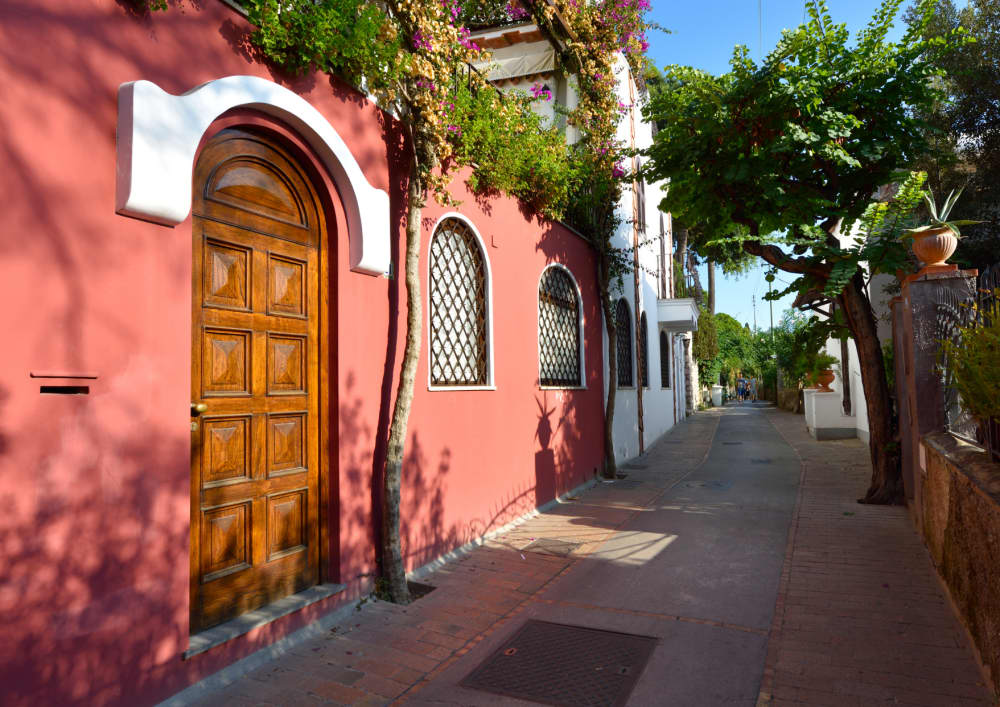 Capri: Passeio de barco privado de 7 horas com bebidas e tempo livre na ilha.