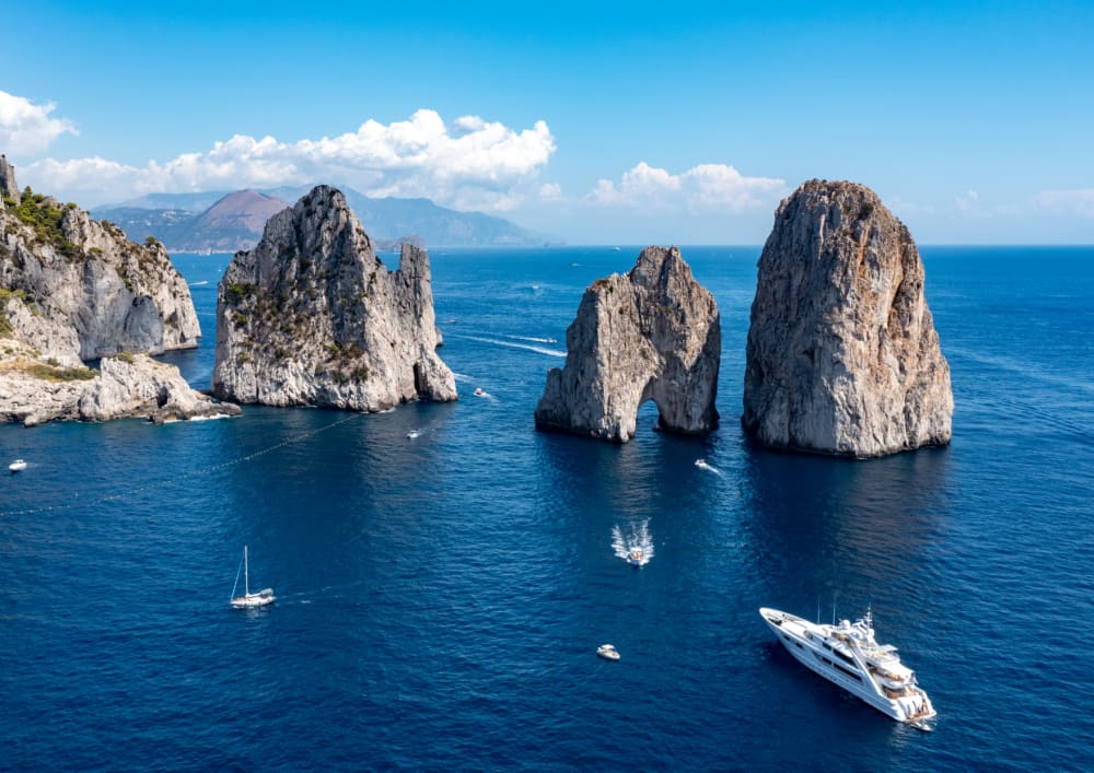 Capri: Private 7h Boat Tour with Drinks and Time on the Island