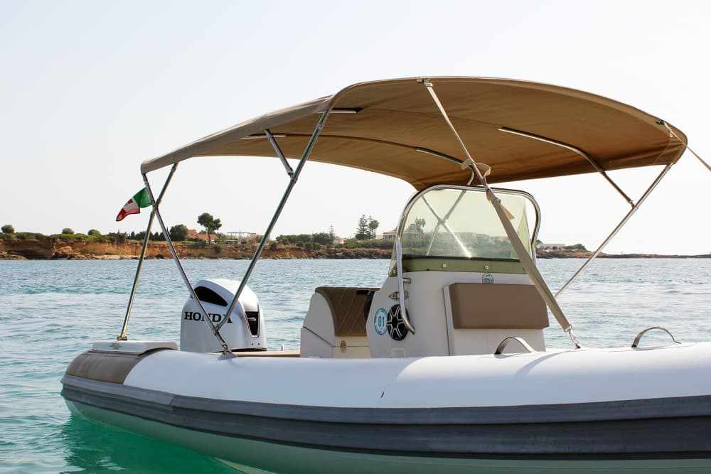Easy Marzamemi getaway: A 4h30 boat trip on a motorboat