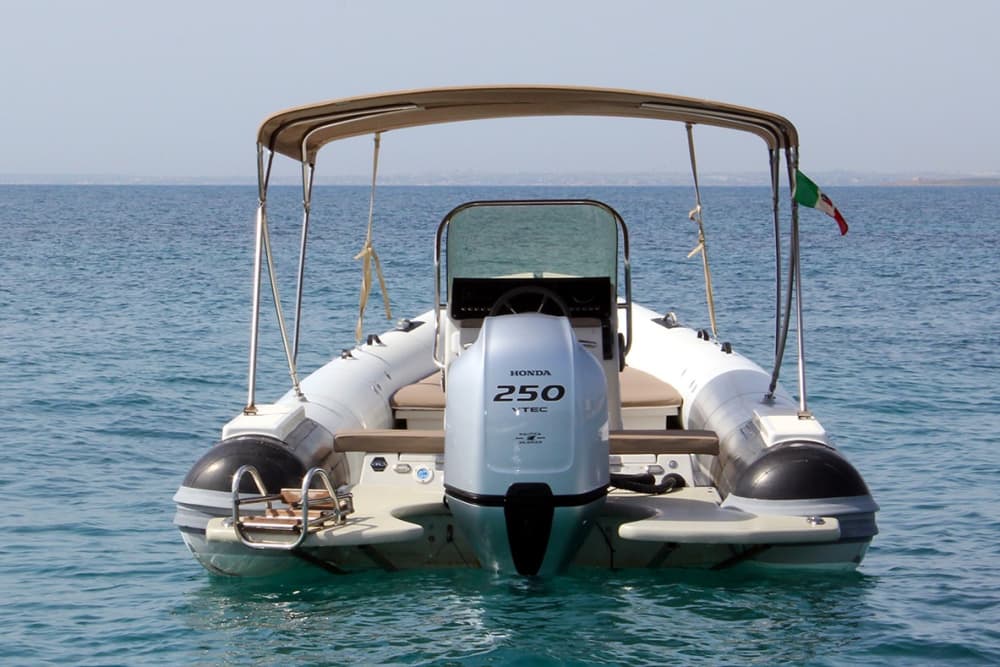 Easy Marzamemi getaway: A 4h30 boat trip on a motorboat