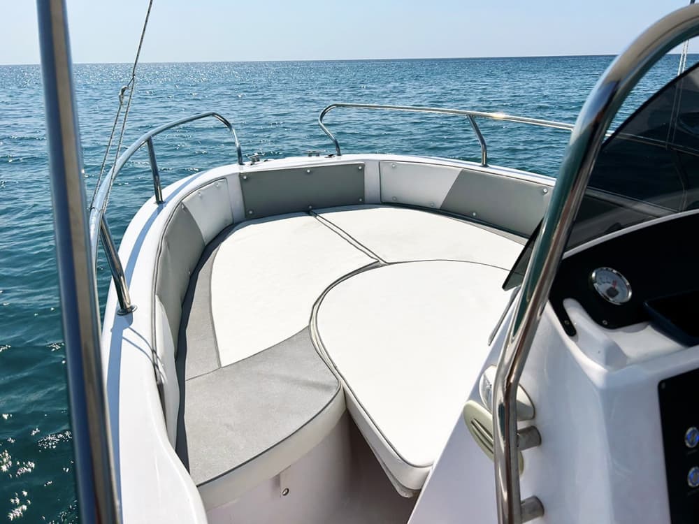 Jouw dag in Marzamemi: Huur een motorboot voor een dag vol ontdekkingen.