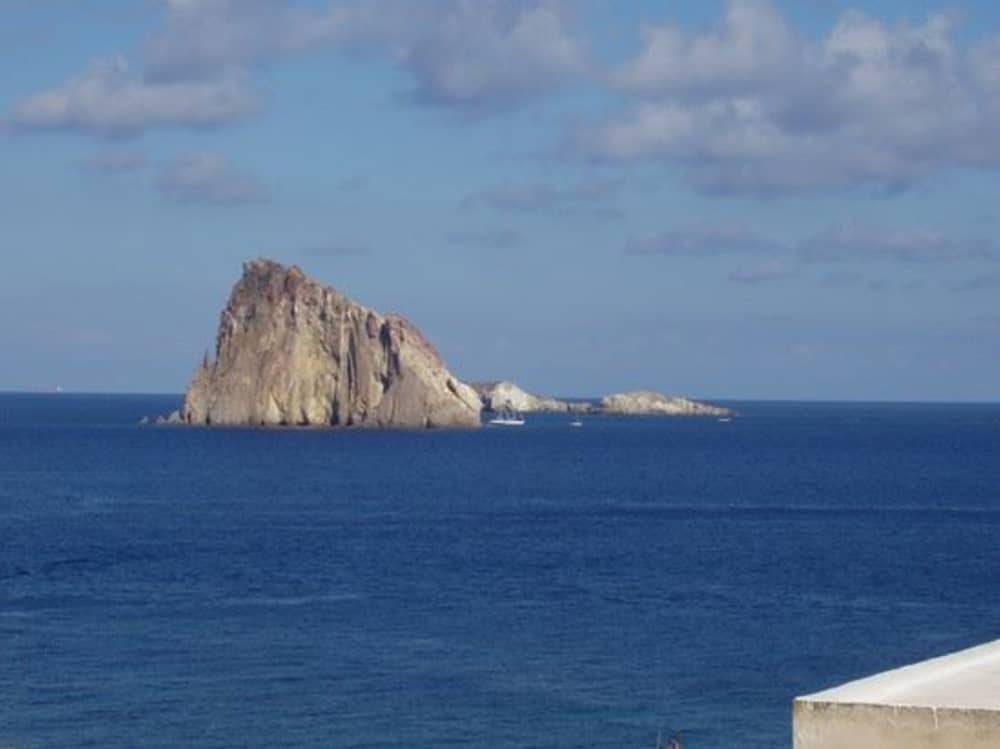 Descubre las Islas Eolias en un día inolvidable.