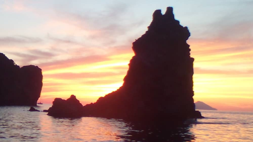 Discover the Aeolian Islands in an unforgettable day