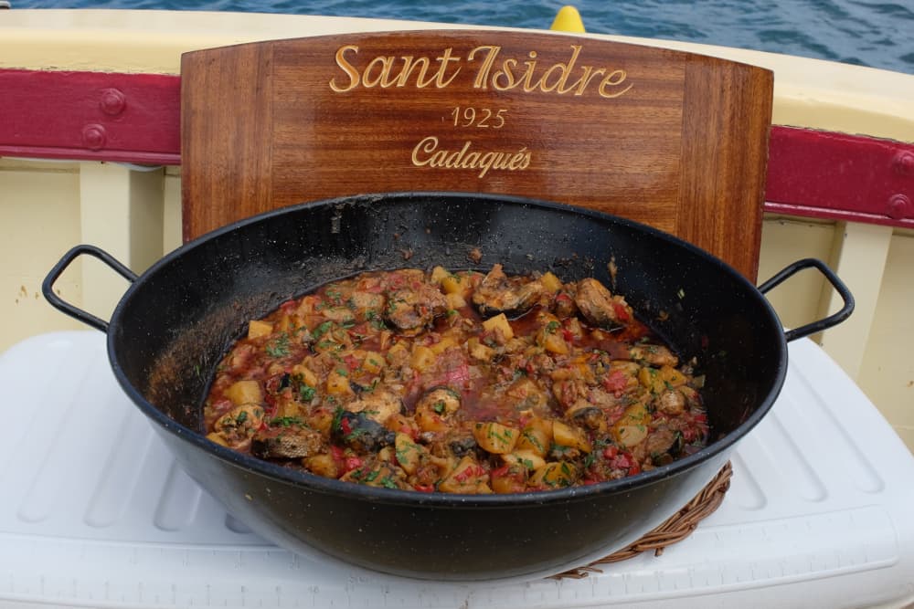 Een dagtocht zeilen in Cadaqués op een zeilboot