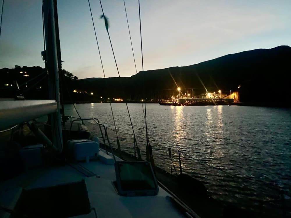 Scopri Viareggio con un'escursione in barca a vela di un'intera giornata.