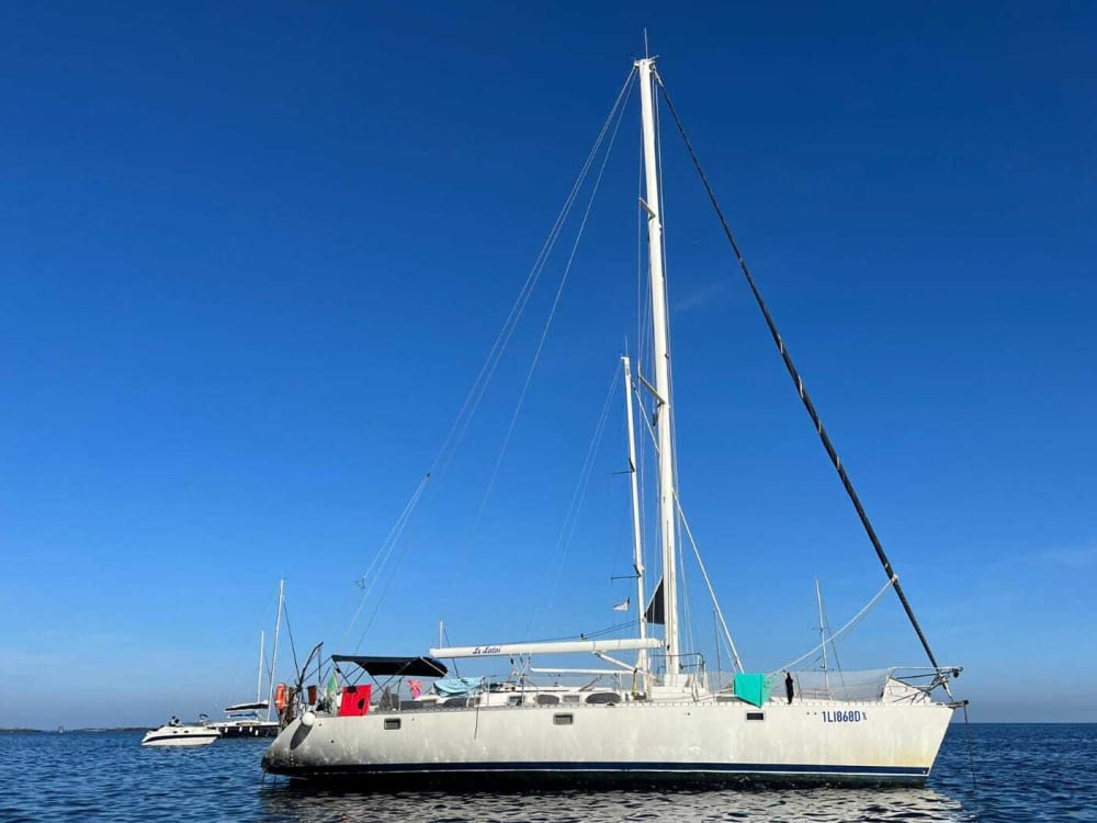 Scopri Viareggio con un'escursione in barca a vela di un'intera giornata.