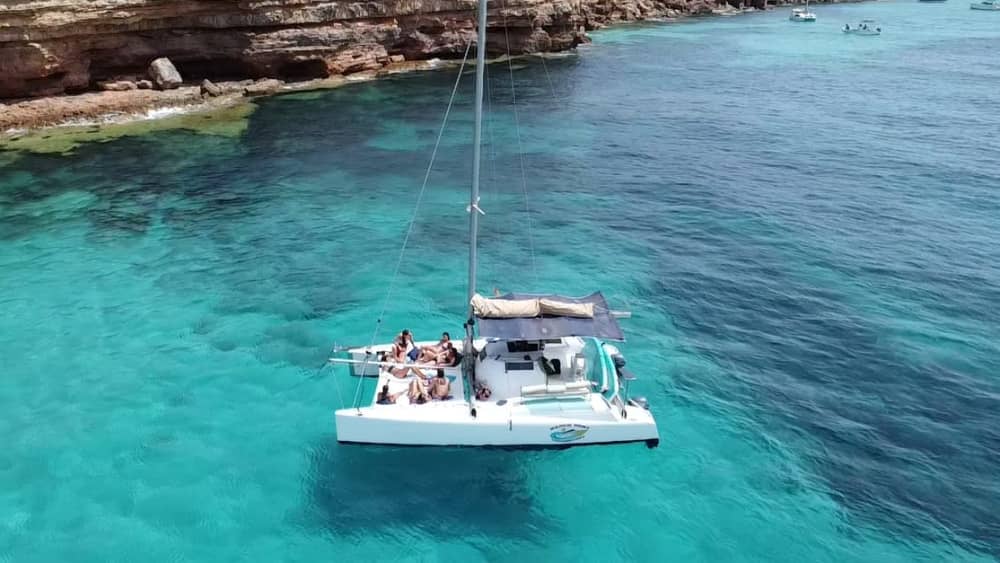 Formentera Infinita: giornata intera di libertà su un catamarano privato