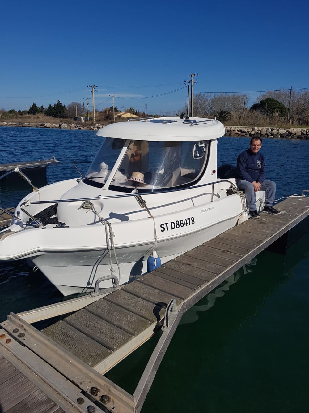 Geniet 4 uur van de zon op een motorboot in Marseillan.