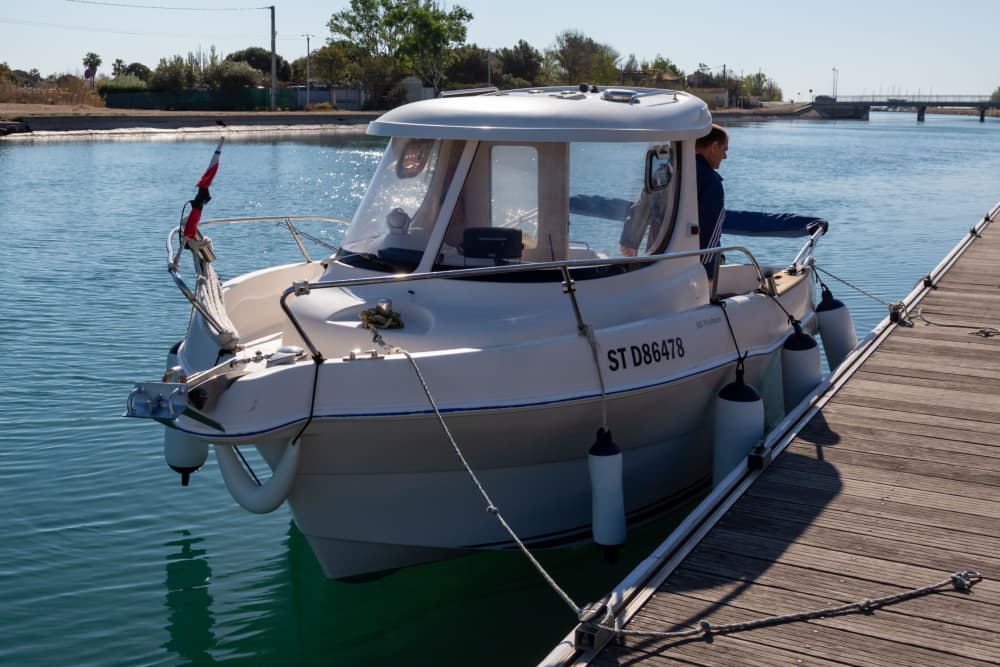 Geniet 4 uur van de zon op een motorboot in Marseillan.
