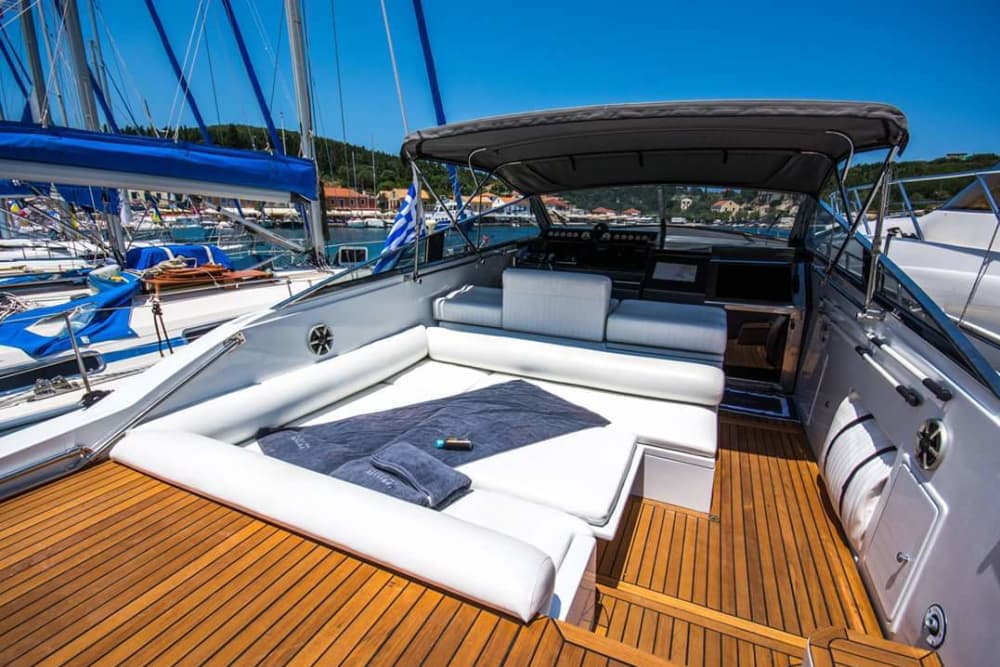 Enjoy 8h on a motorboat in Kefalonia