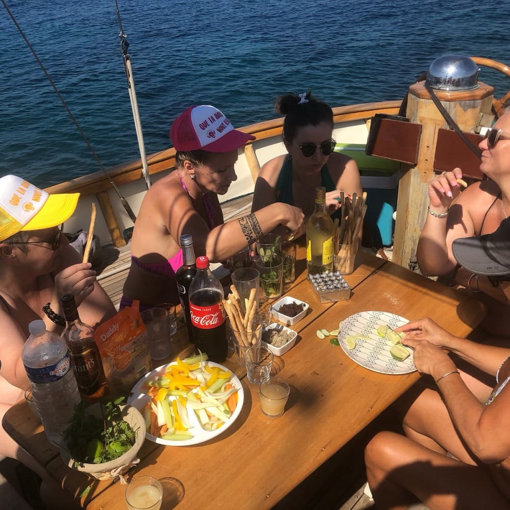 Giornata alla scoperta delle isole e delle calette selvagge con partenza da Sanary-sur-Mer