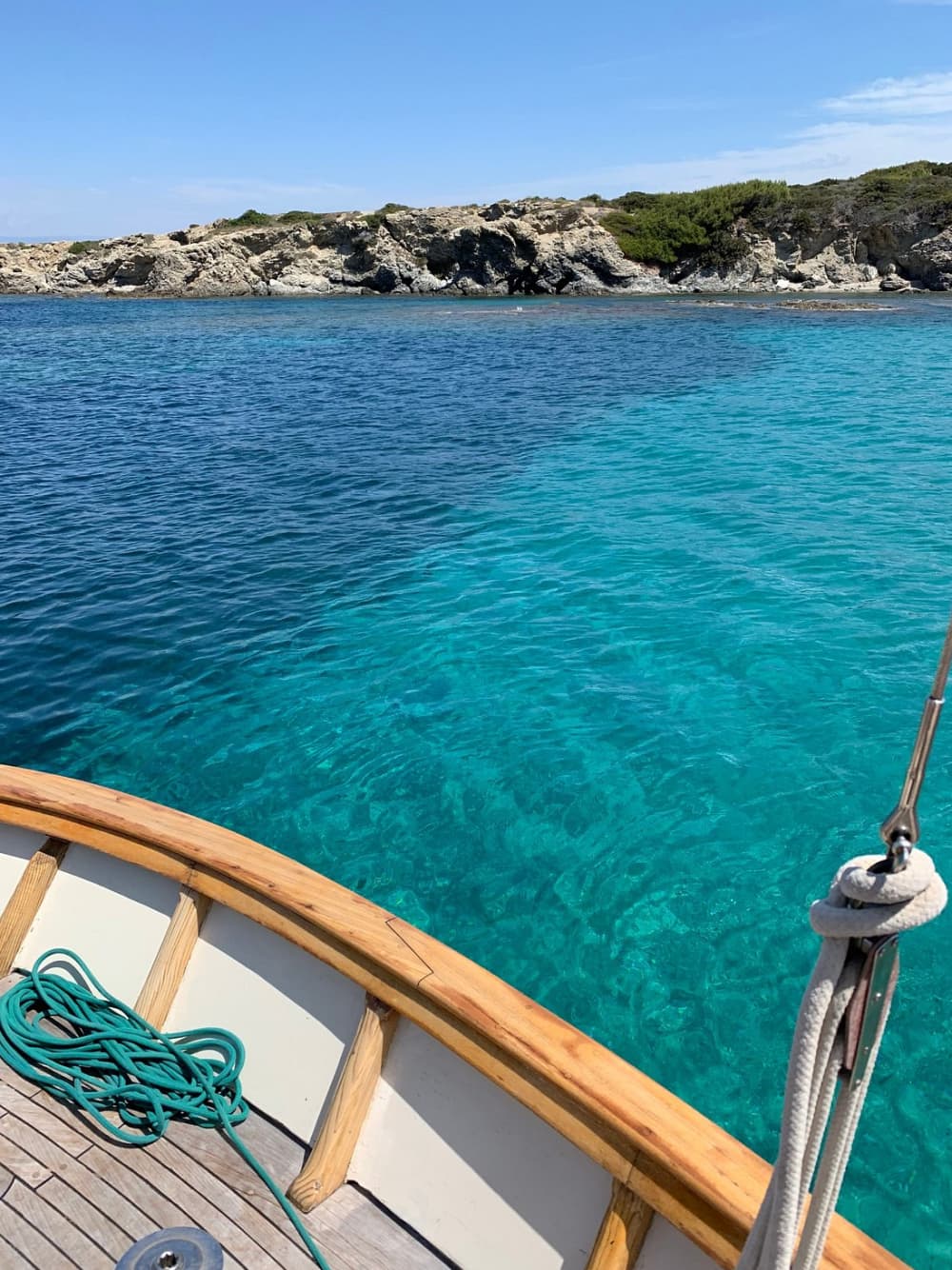 Giornata alla scoperta delle isole e delle calette selvagge con partenza da Sanary-sur-Mer