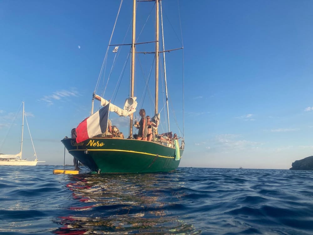 Giornata alla scoperta delle isole e delle calette selvagge con partenza da Sanary-sur-Mer