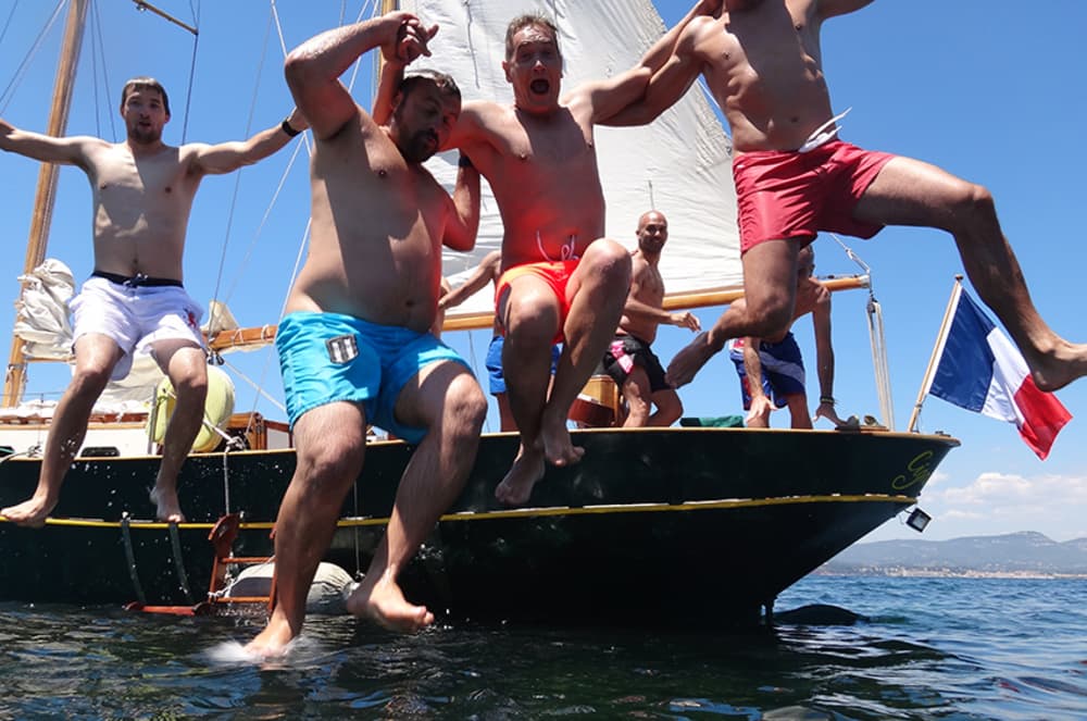 Giornata alla scoperta delle isole e delle calette selvagge con partenza da Sanary-sur-Mer