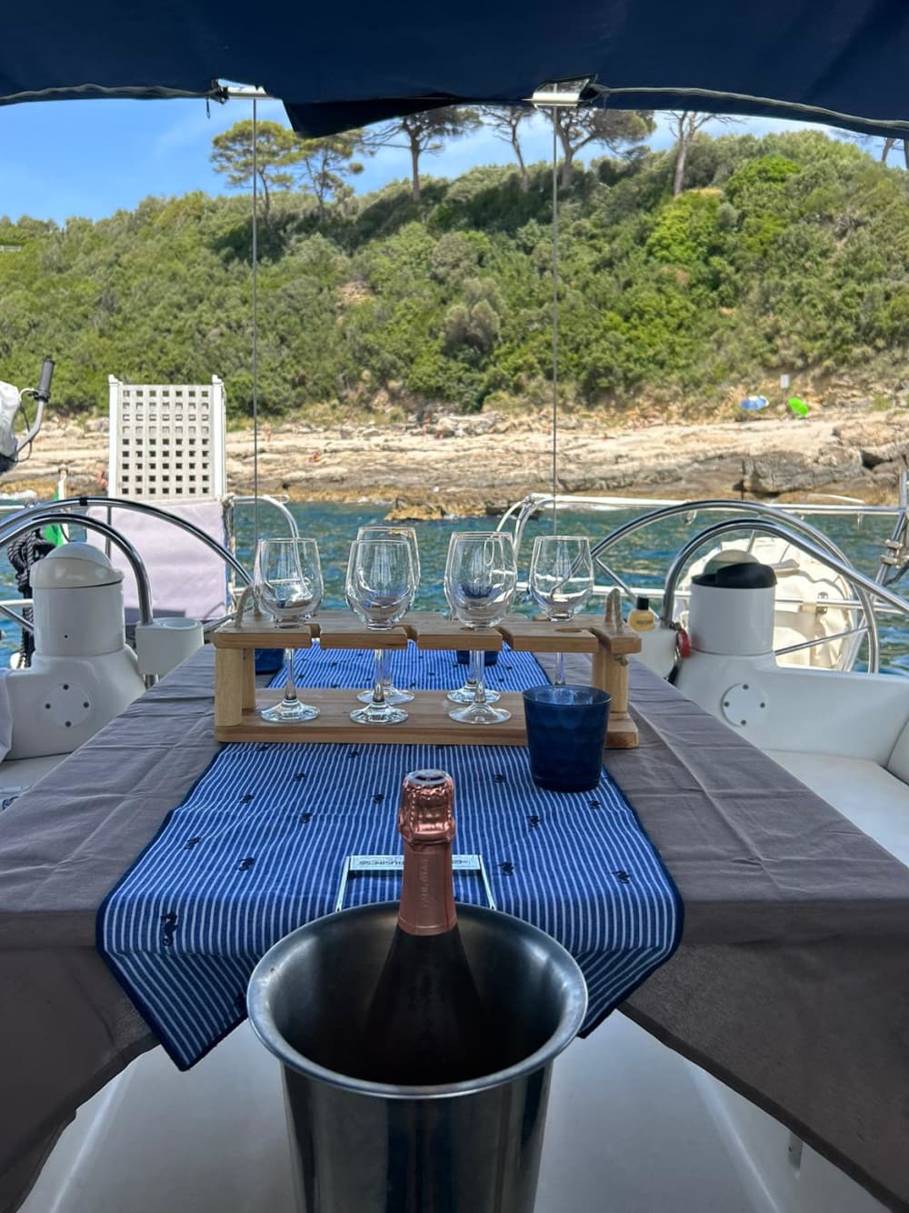 Setzen Sie Kurs auf Freude: Ein ganzer Tag authentisches Segeln in Neapel an Bord eines Segelboots