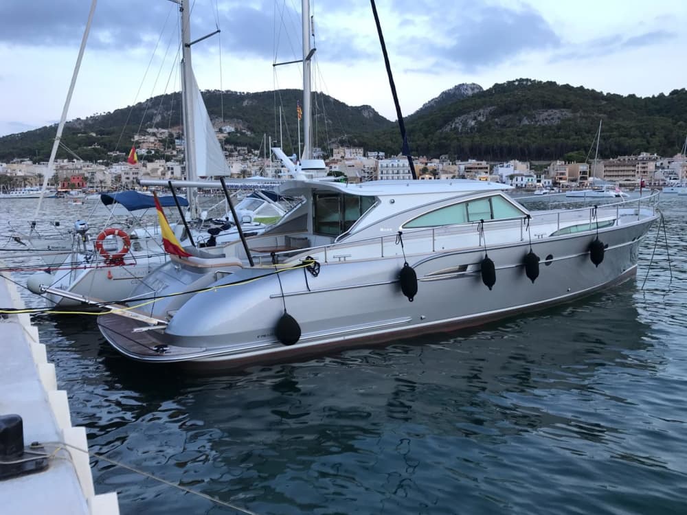 Une journée autour de Cala d'Or : Profitez de 8 heures de découverte en bateau à moteur