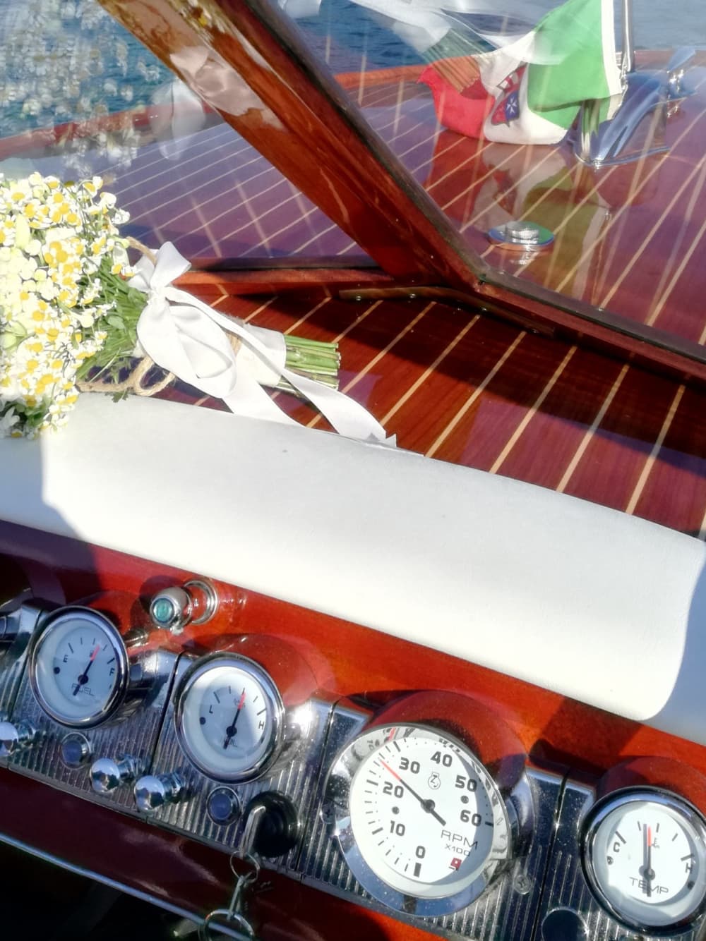 3h - Classic wooden boat on Lake Como: A 1969 experience