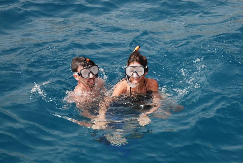 Cap sur le plaisir : une journée complète de navigation authentique à Costa Adeje en catamaran