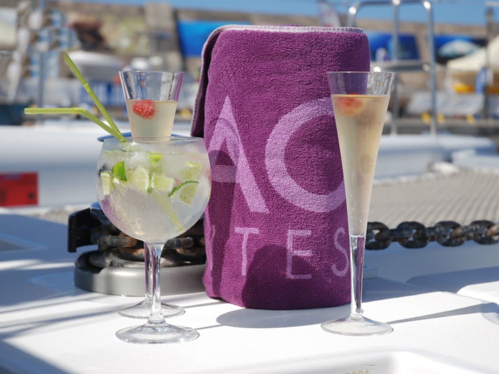 Cap sur le plaisir : une journée complète de navigation authentique à Costa Adeje en catamaran