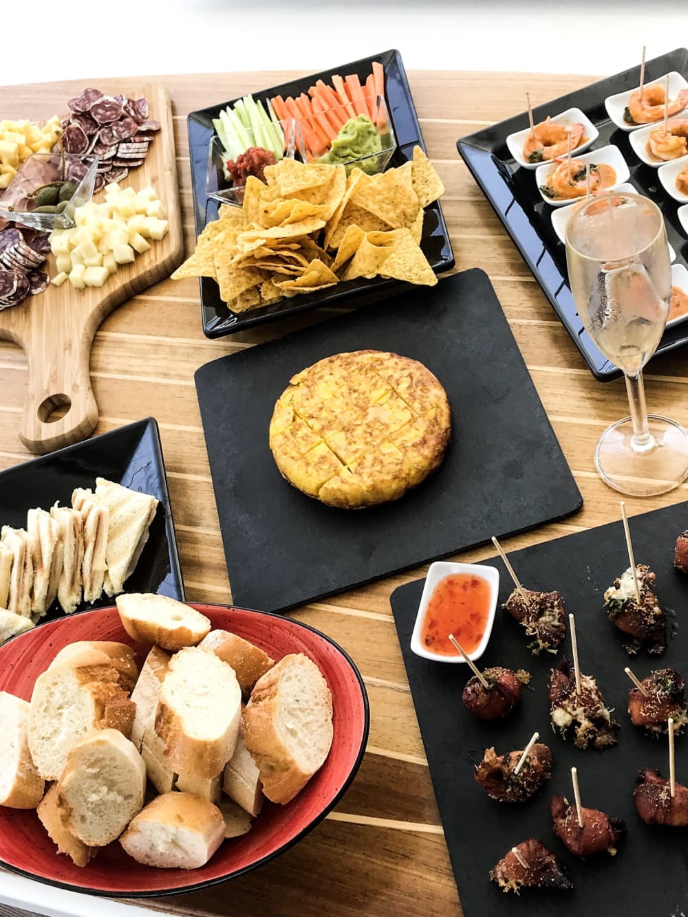 Cap sur le plaisir : une journée complète de navigation authentique à Costa Adeje en catamaran