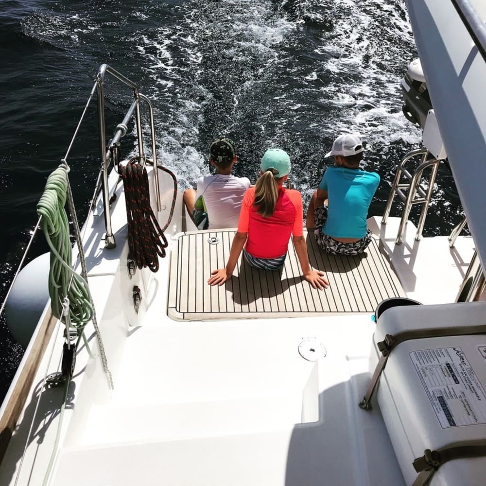 Cap sur le plaisir : une journée complète de navigation authentique à Costa Adeje en catamaran