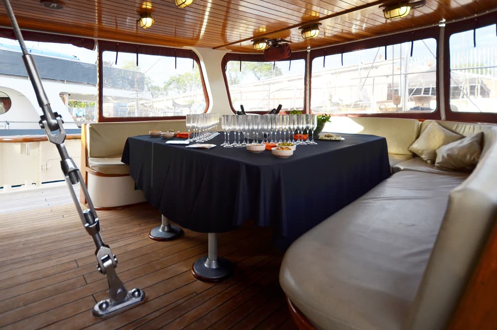 3 ORE DI LUSSO A BORDO DI UNA BARCA A VELA CLASSICA