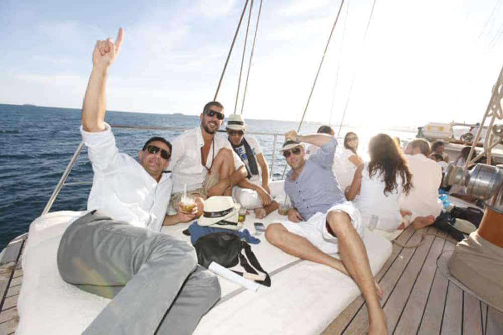 3 ORE DI LUSSO A BORDO DI UNA BARCA A VELA CLASSICA