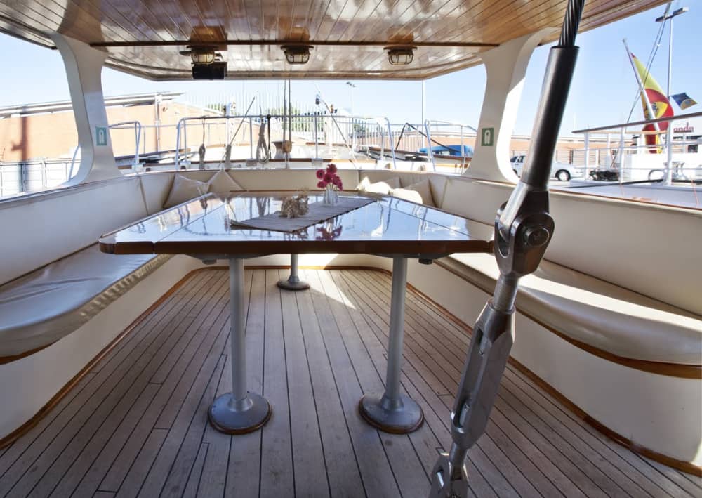 3 ORE DI LUSSO A BORDO DI UNA BARCA A VELA CLASSICA