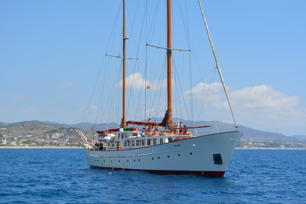 3 ORE DI LUSSO A BORDO DI UNA BARCA A VELA CLASSICA