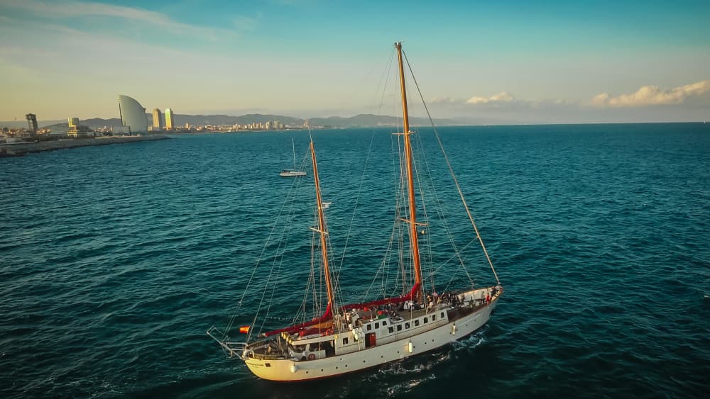 3 ORE DI LUSSO A BORDO DI UNA BARCA A VELA CLASSICA