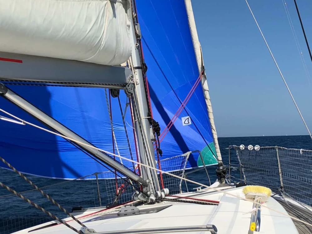 Breng een zeiltocht van 8 uur door rond Juan les Pins op een zeilboot.