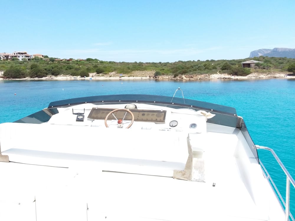 Goditi 7 ore a bordo di un motoscafo nel Golfo Aranci.