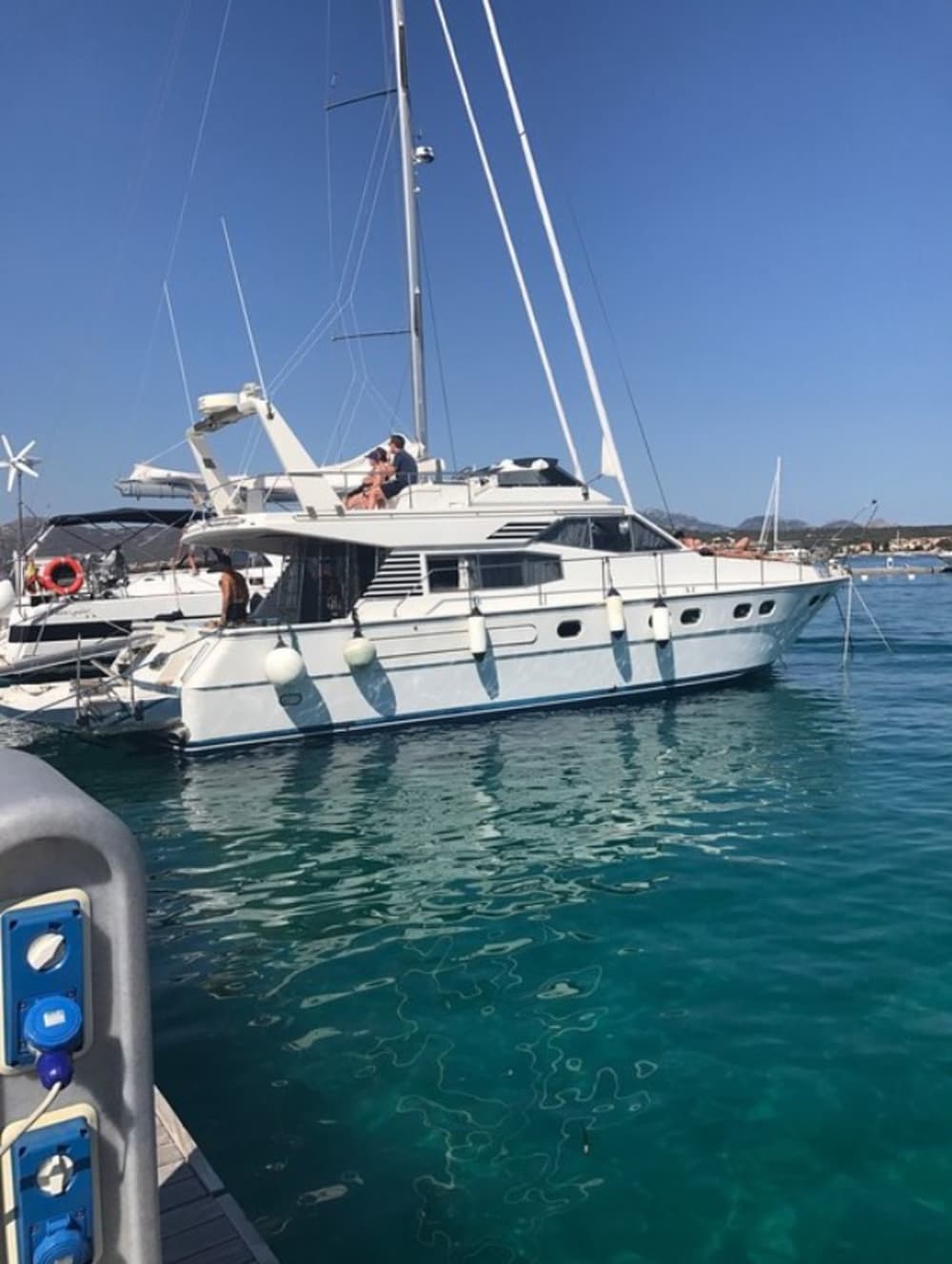 Njut av 7 timmar på en motorbåt i Golfo Aranci