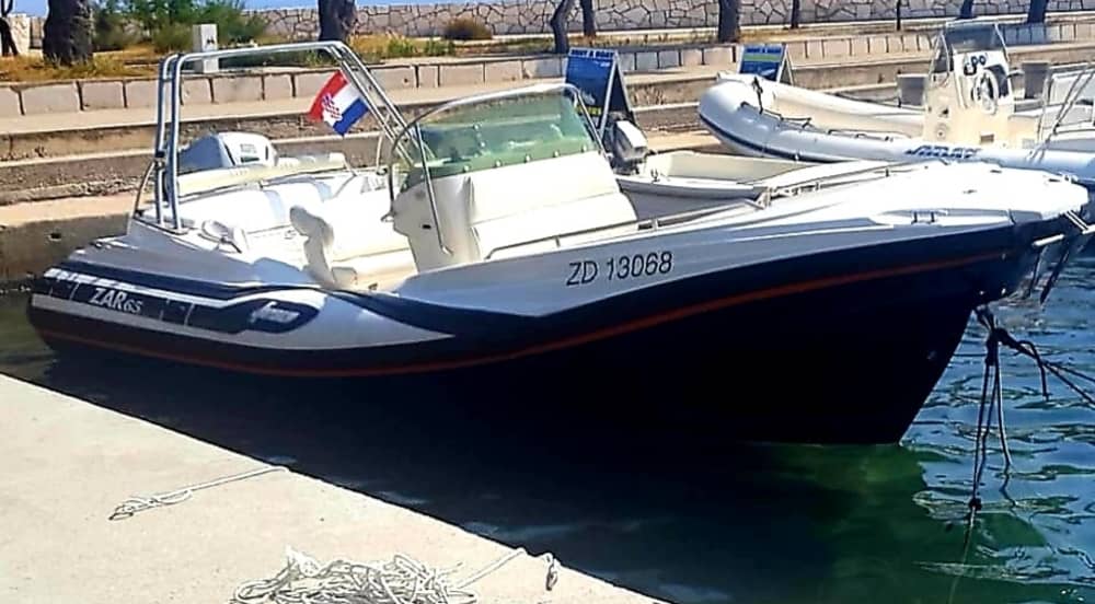 Explorează Omiš cu barca: O zi întreagă pe apă la bordul unei bărci cu motor