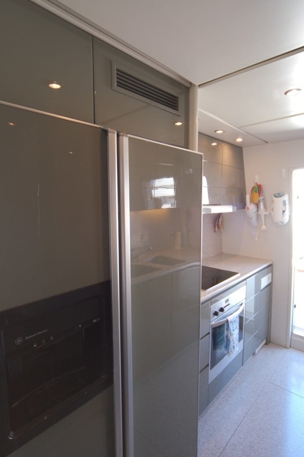 Profitez du luxe de Milazzo avec une journée complète à bord d'un yacht à moteur