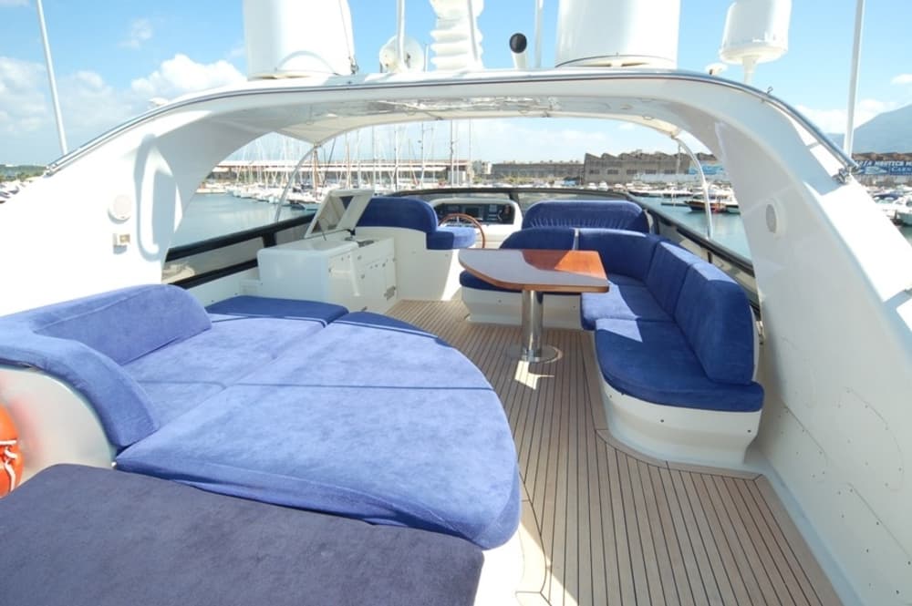 Profitez du luxe de Milazzo avec une journée complète à bord d'un yacht à moteur